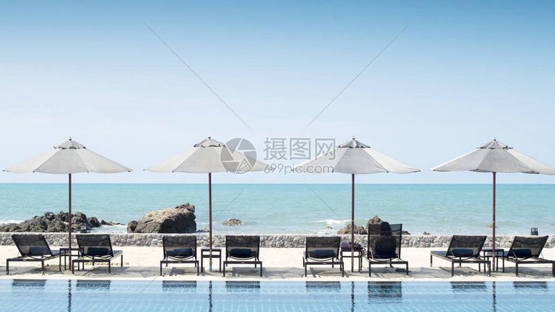 小标题：度假村团建的优劣势
